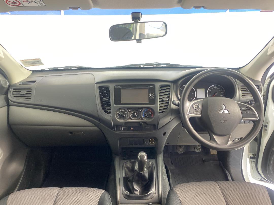 Photo '17' of Mitsubishi Triton