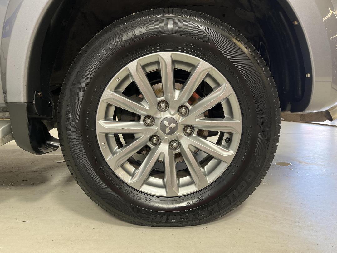 Photo '9' of Mitsubishi Triton