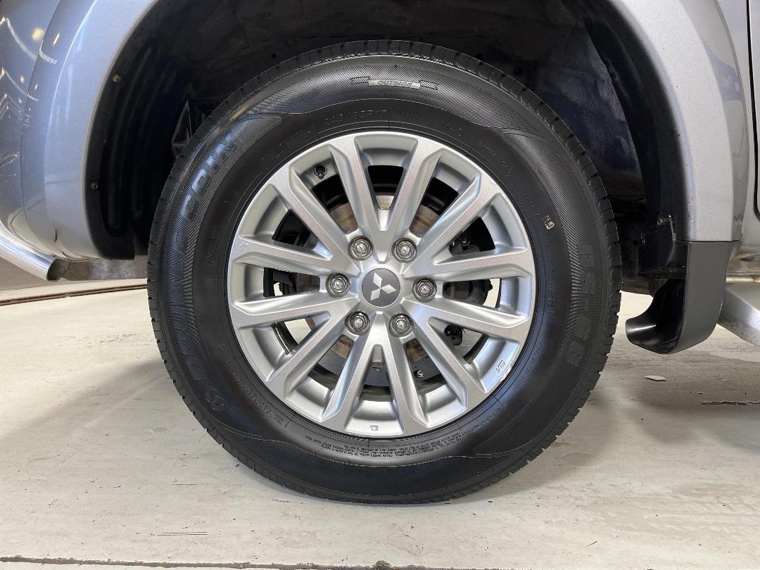 Photo '10' of Mitsubishi Triton