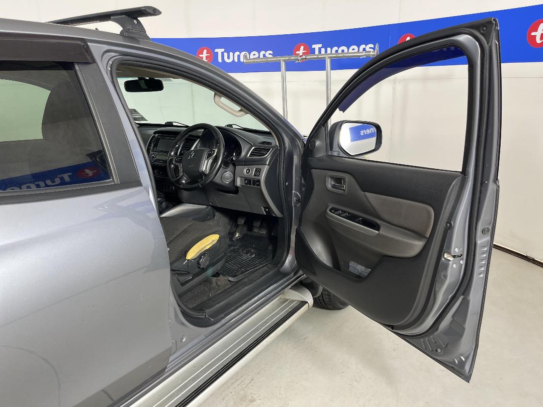 Photo '15' of Mitsubishi Triton