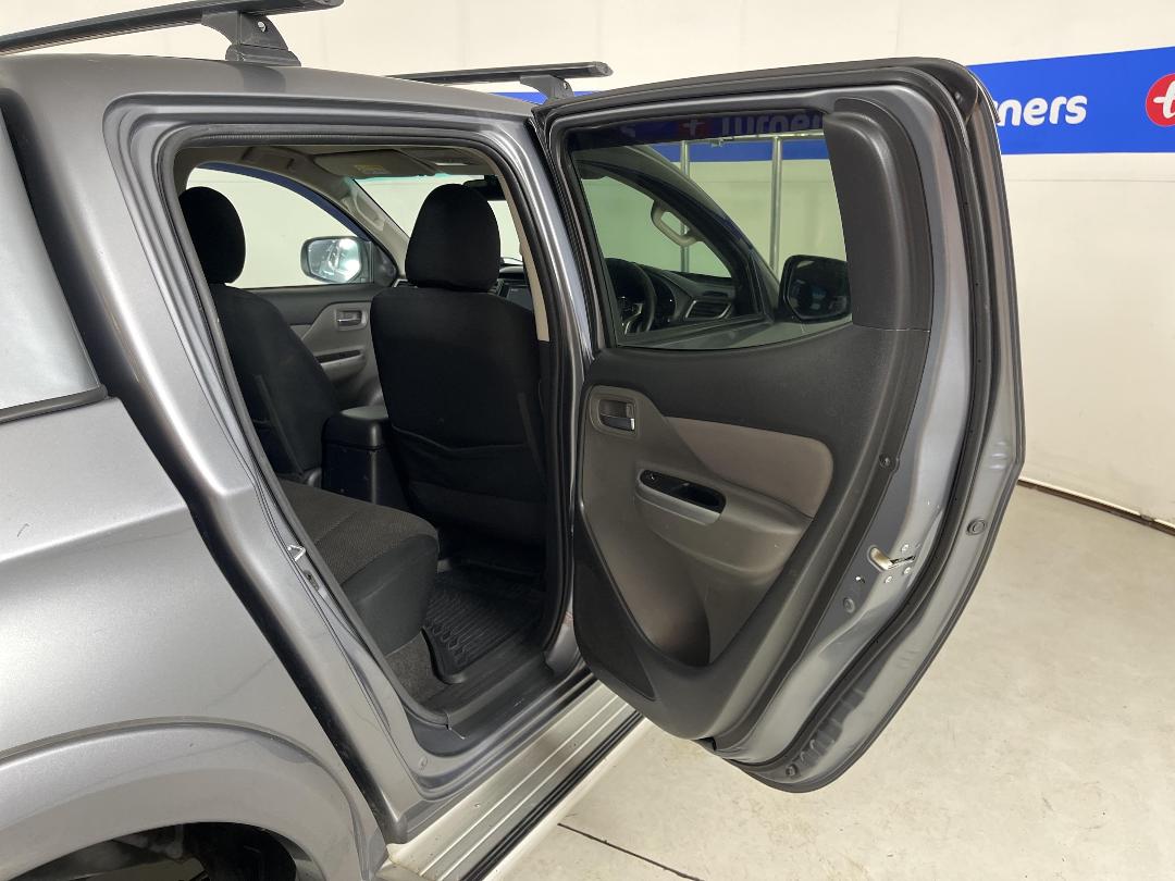 Photo '19' of Mitsubishi Triton