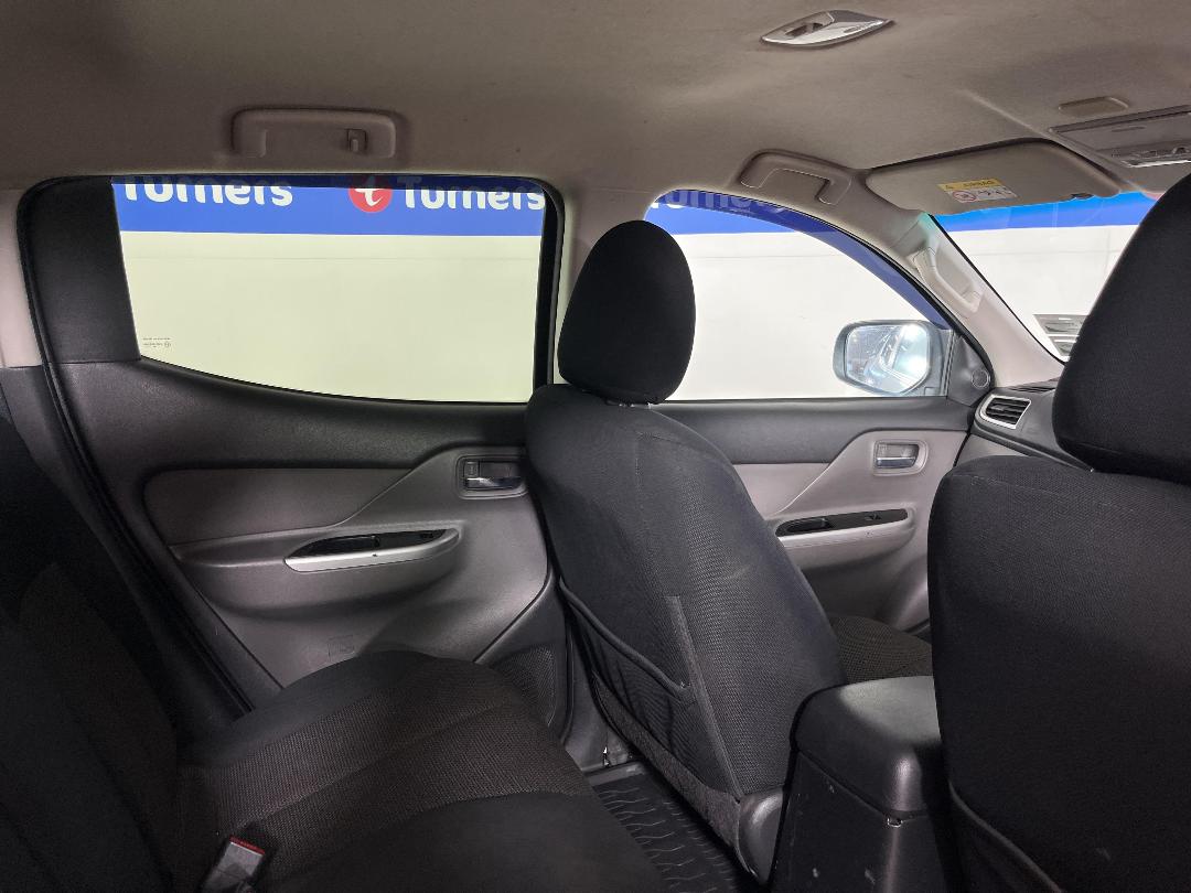 Photo '20' of Mitsubishi Triton