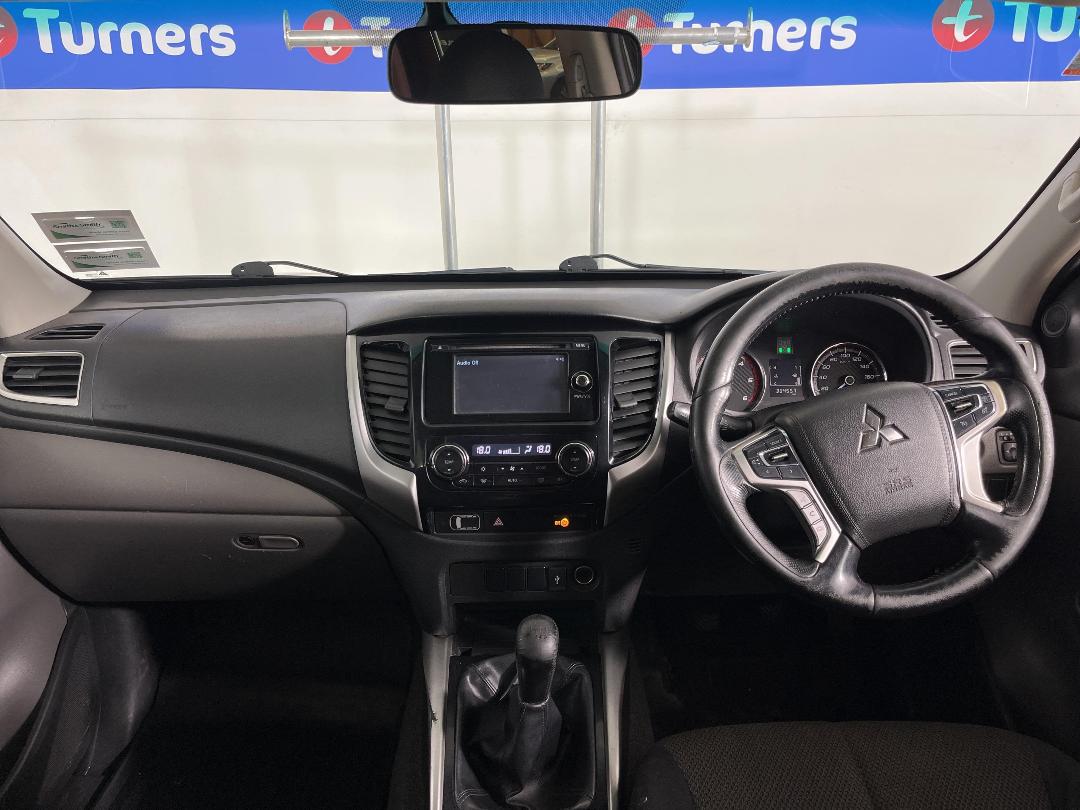 Photo '17' of Mitsubishi Triton