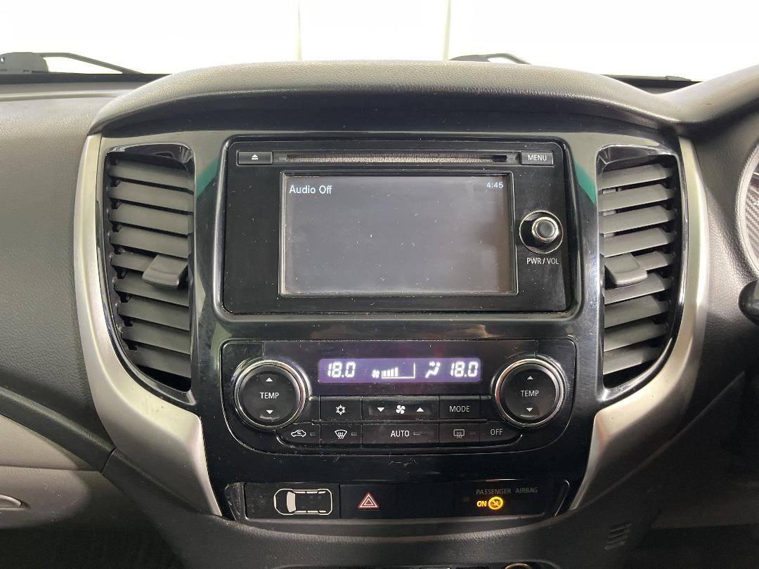 Photo '18' of Mitsubishi Triton