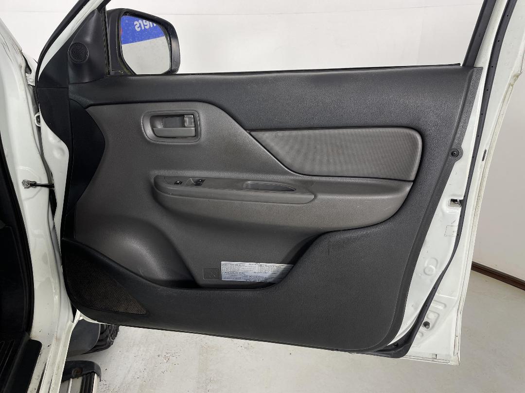 Photo '15' of Mitsubishi Triton Photo '15' of Mitsubishi Triton