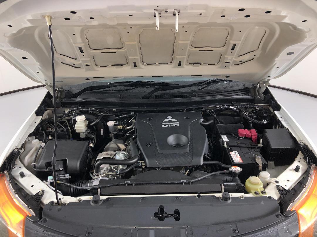 Photo '13' of Mitsubishi Triton