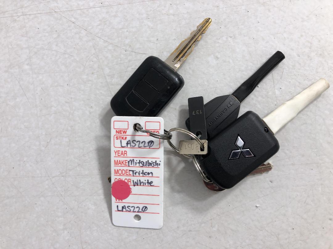 Photo '22' of Mitsubishi Triton