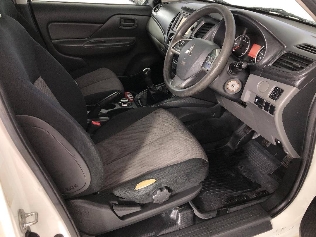 Photo '16' of Mitsubishi Triton