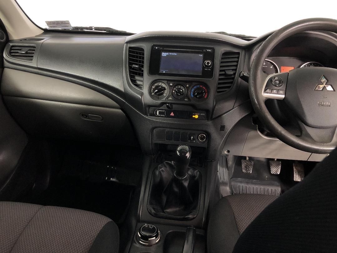 Photo '17' of Mitsubishi Triton