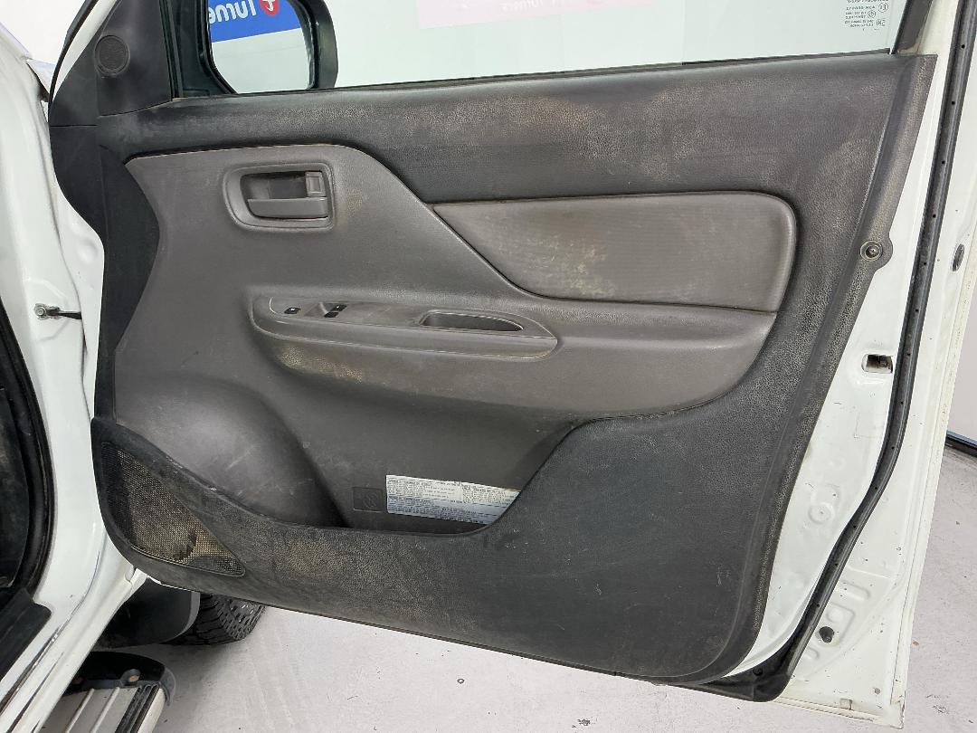 Photo '12' of Mitsubishi Triton Club CAB GLX Photo '12' of Mitsubishi Triton Club CAB GLX