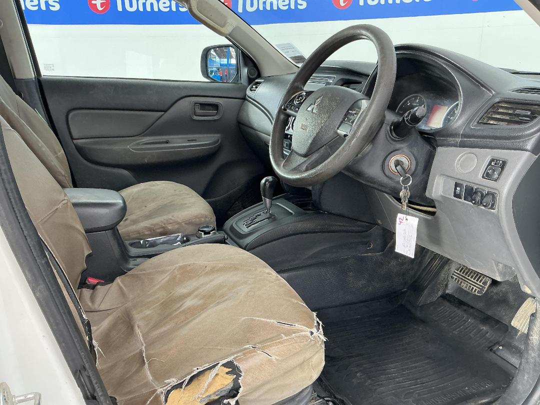 Photo '13' of Mitsubishi Triton Club CAB GLX Photo '13' of Mitsubishi Triton Club CAB GLX