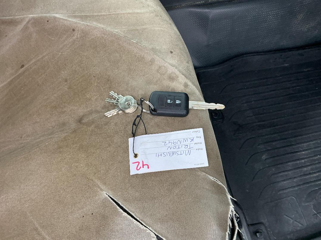 Photo '14' of Mitsubishi Triton Club CAB GLX Photo '14' of Mitsubishi Triton Club CAB GLX