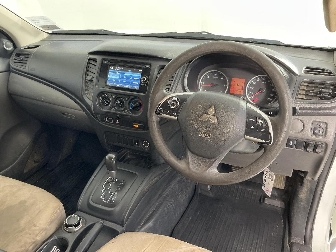 Photo '18' of Mitsubishi Triton Club CAB GLX Photo '18' of Mitsubishi Triton Club CAB GLX