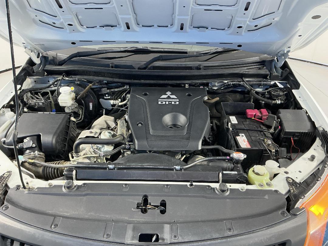 Photo '13' of Mitsubishi Triton