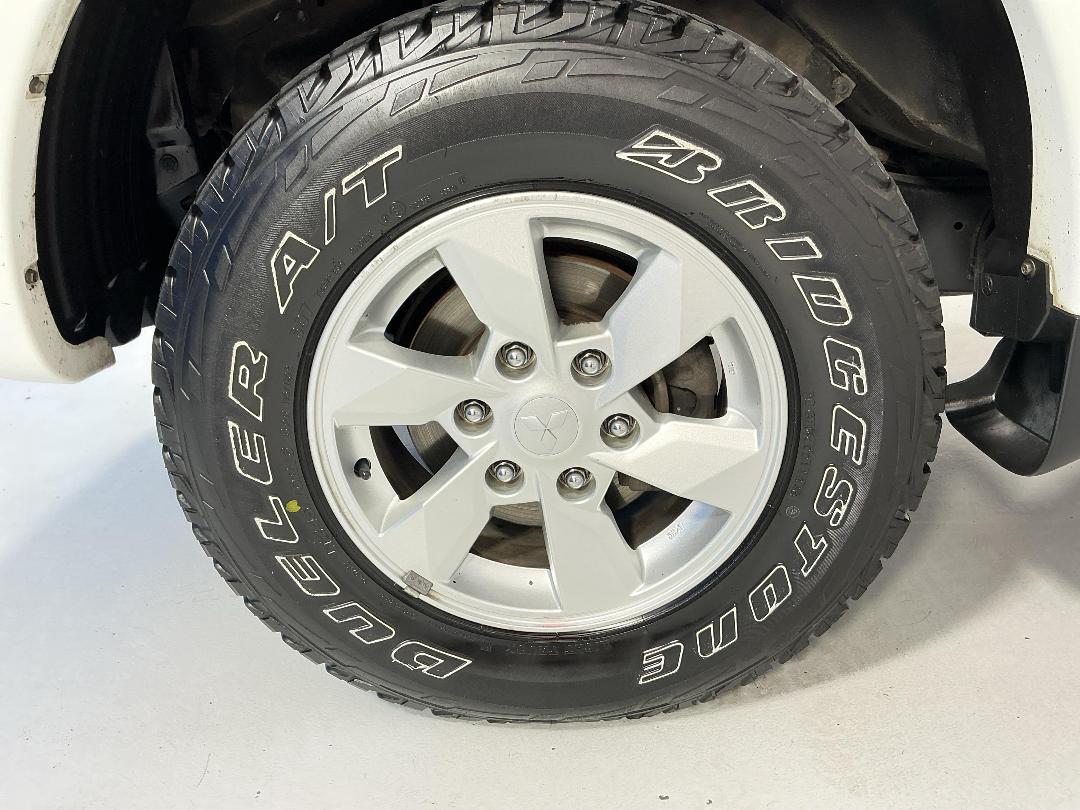 Photo '10' of Mitsubishi Triton