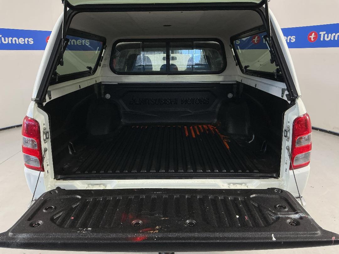 Photo '14' of Mitsubishi Triton