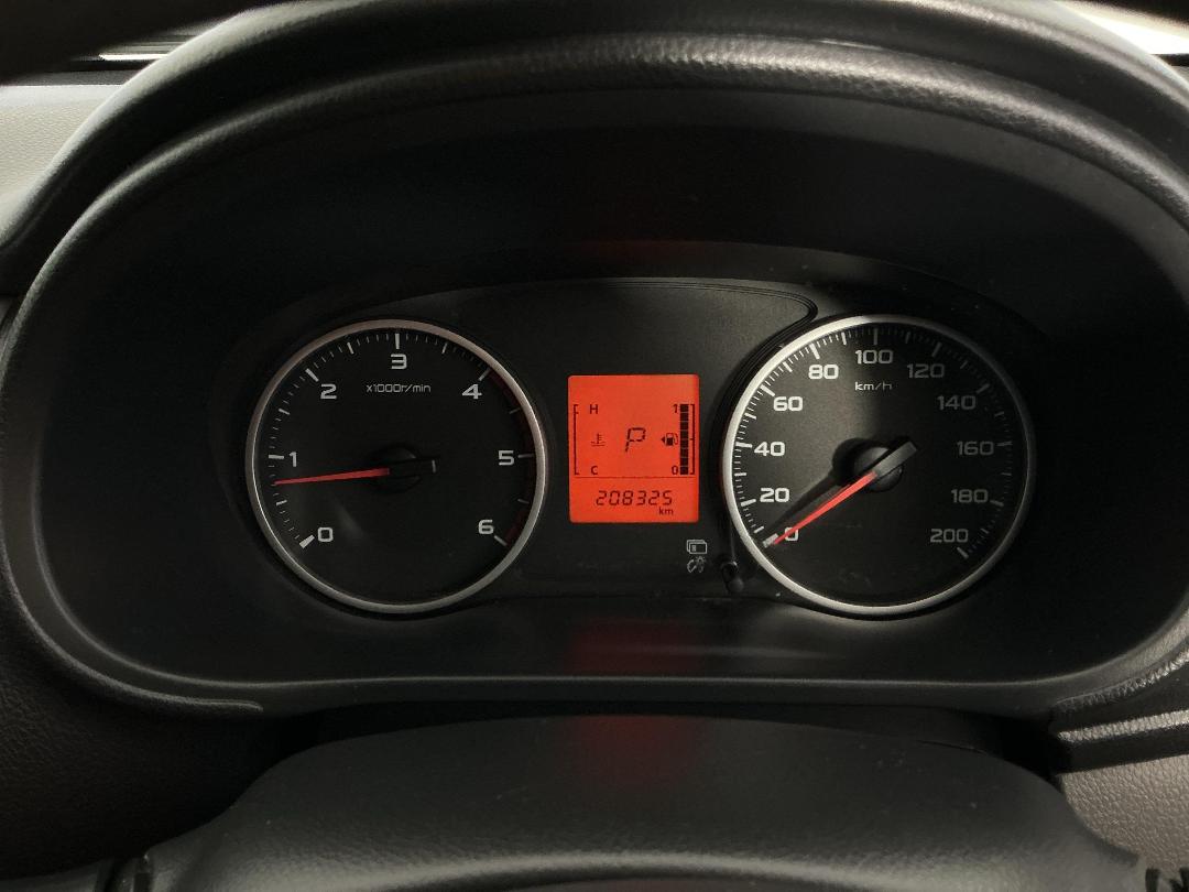 Photo '21' of Mitsubishi Triton