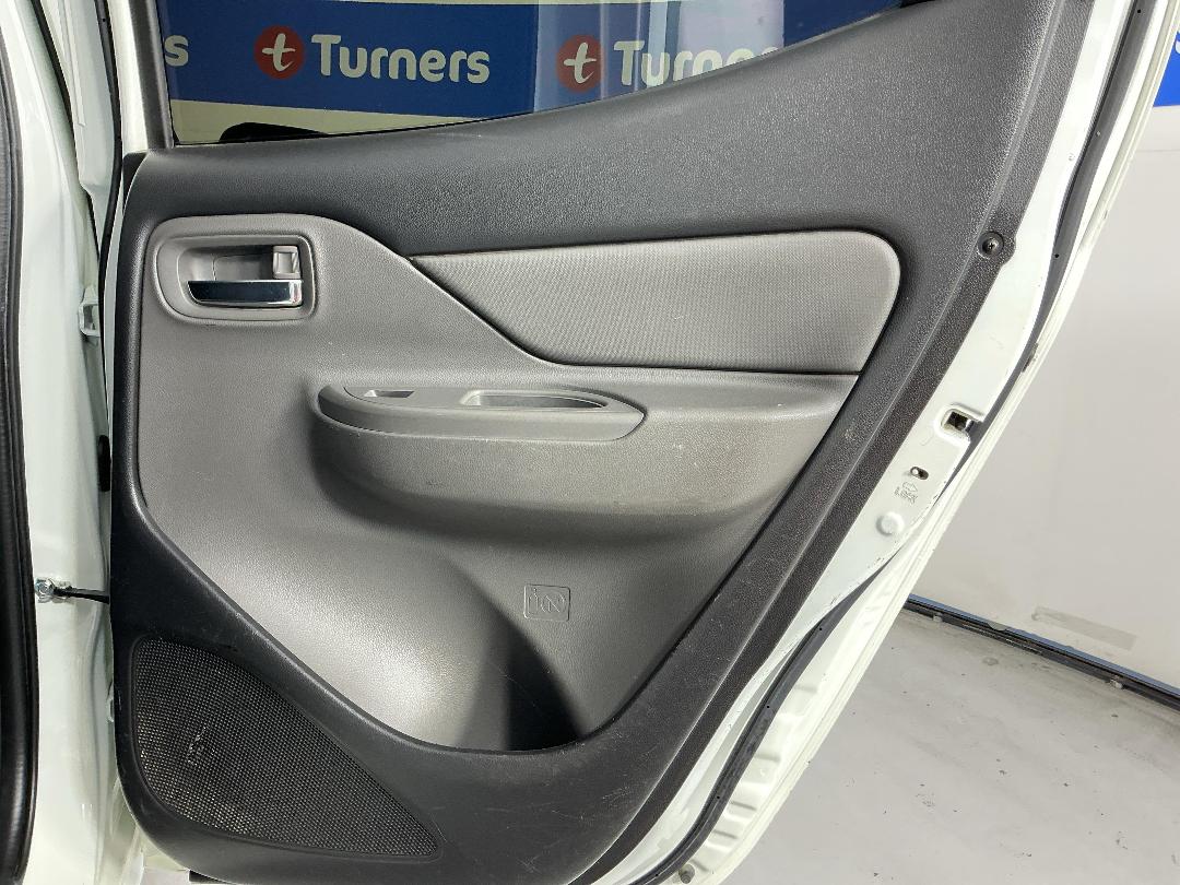 Photo '19' of Mitsubishi Triton