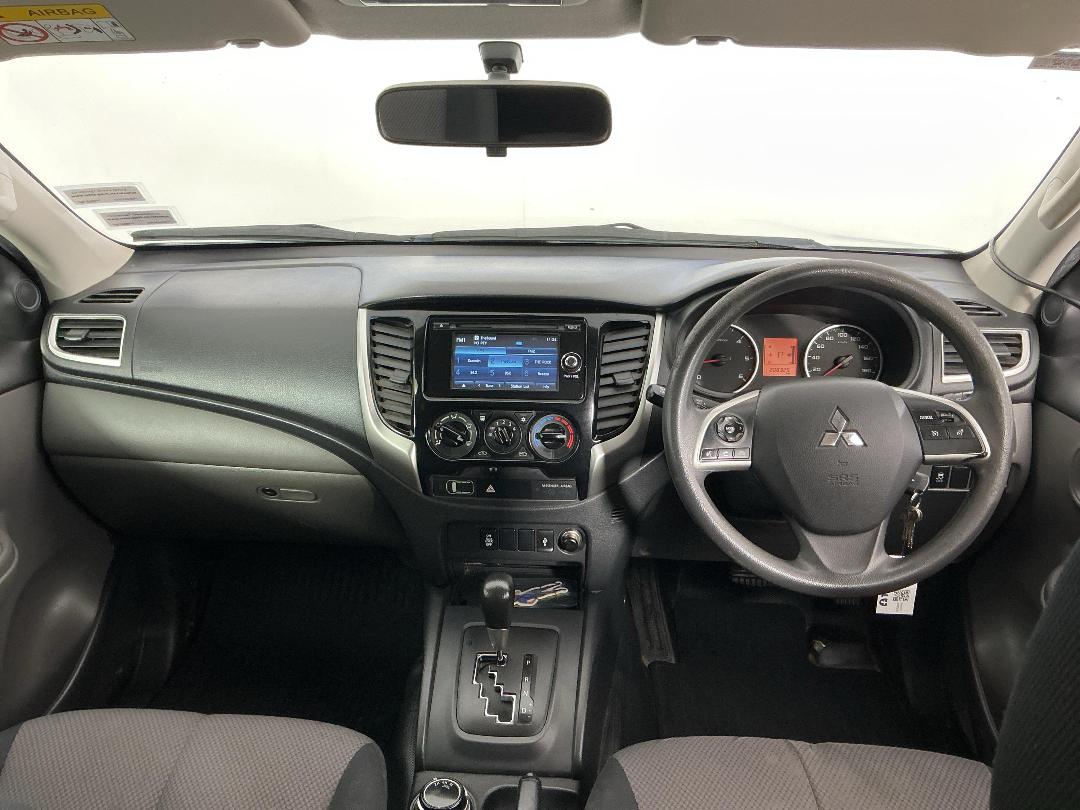 Photo '17' of Mitsubishi Triton