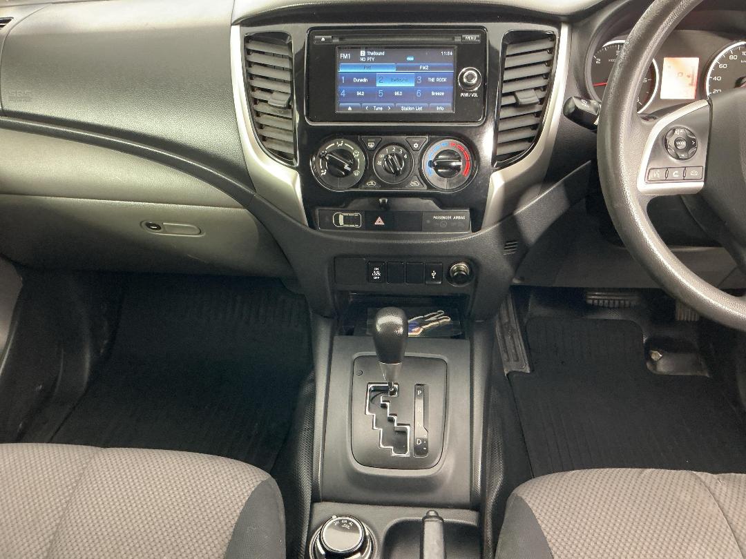 Photo '18' of Mitsubishi Triton