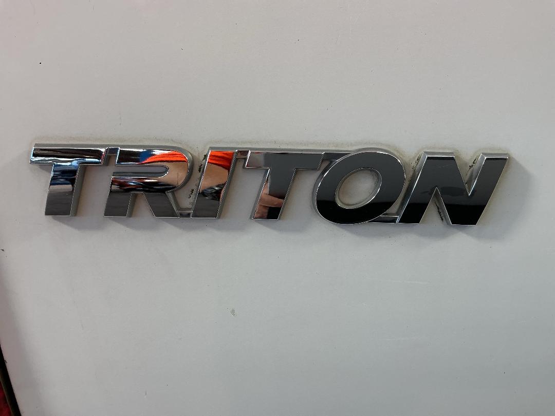 Photo '29' of Mitsubishi Triton