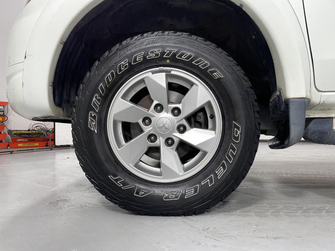 Photo '10' of Mitsubishi Triton