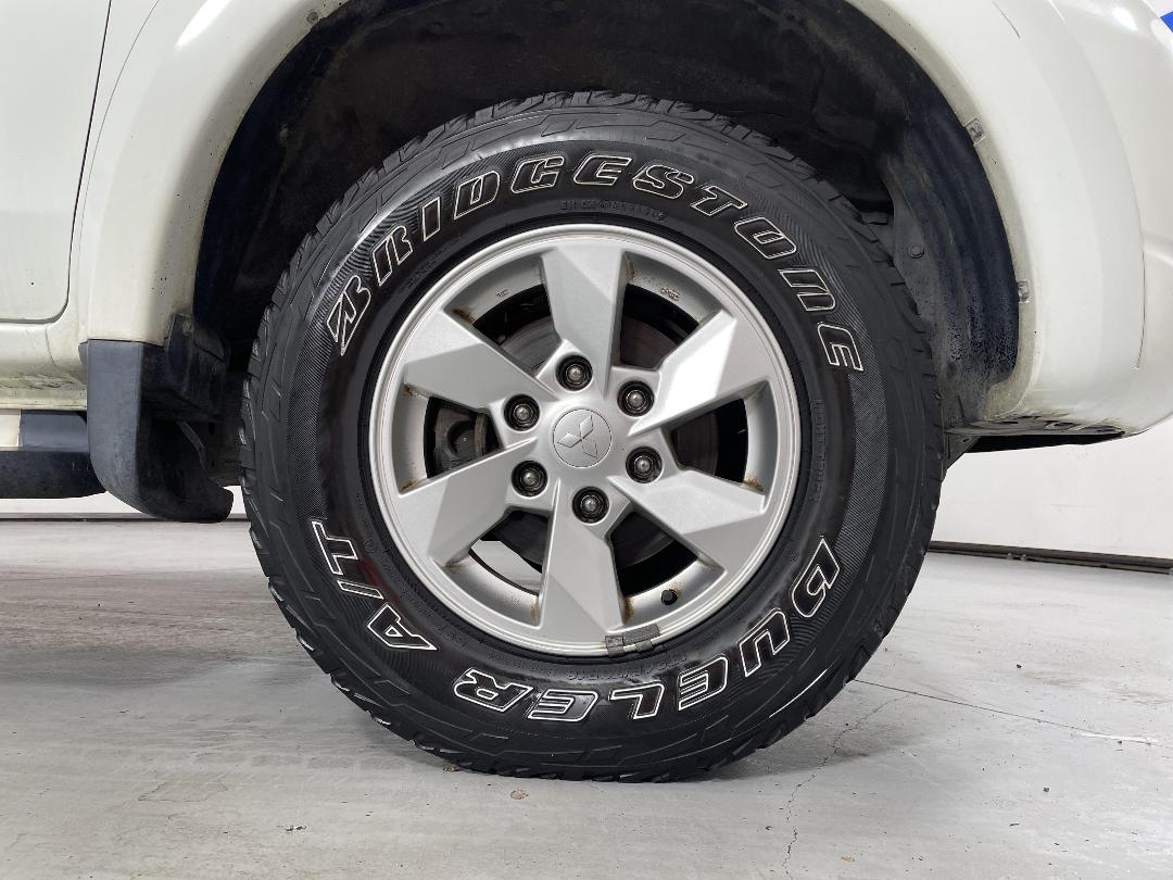 Photo '9' of Mitsubishi Triton