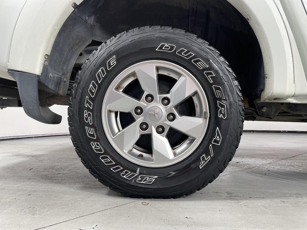 Photo '12' of Mitsubishi Triton