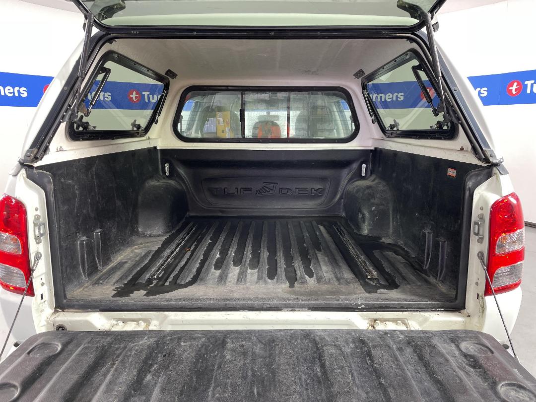 Photo '14' of Mitsubishi Triton