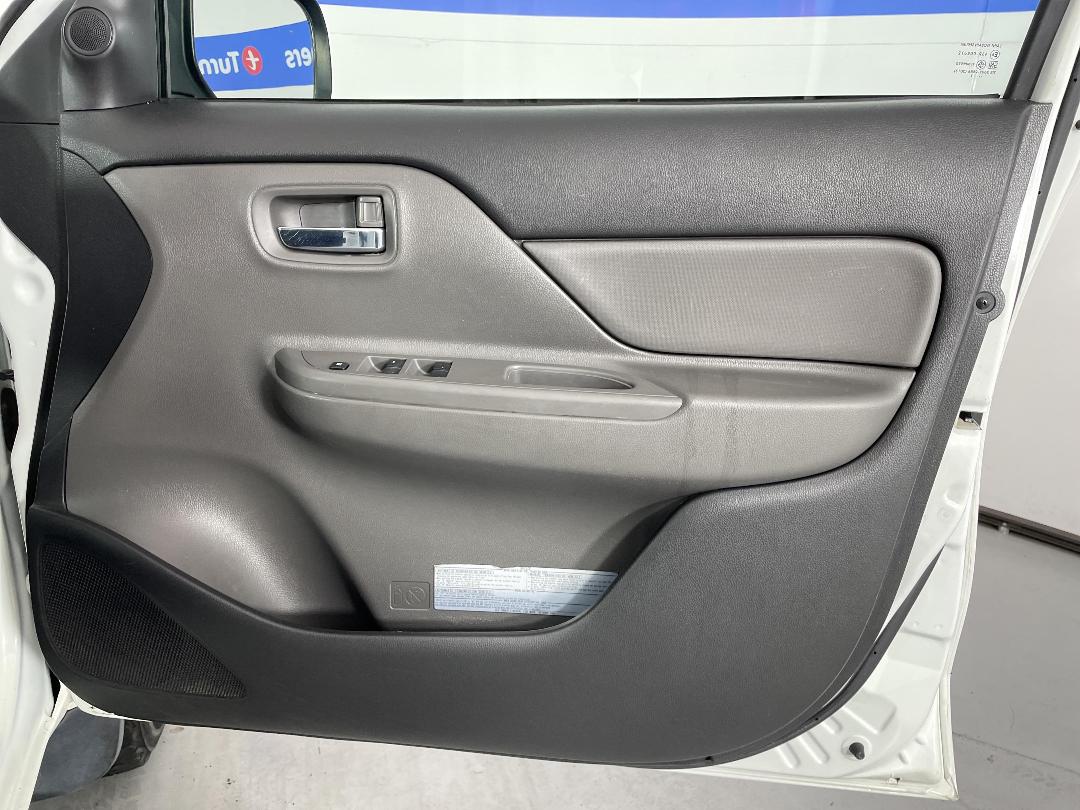 Photo '15' of Mitsubishi Triton