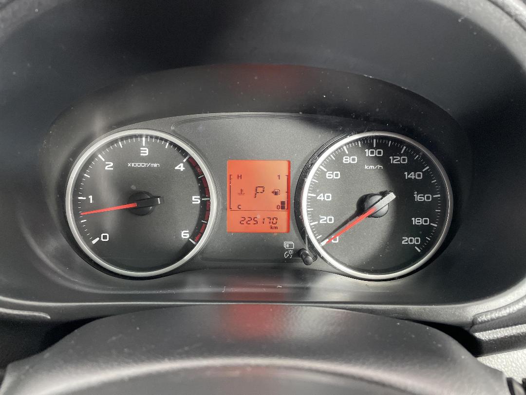 Photo '21' of Mitsubishi Triton