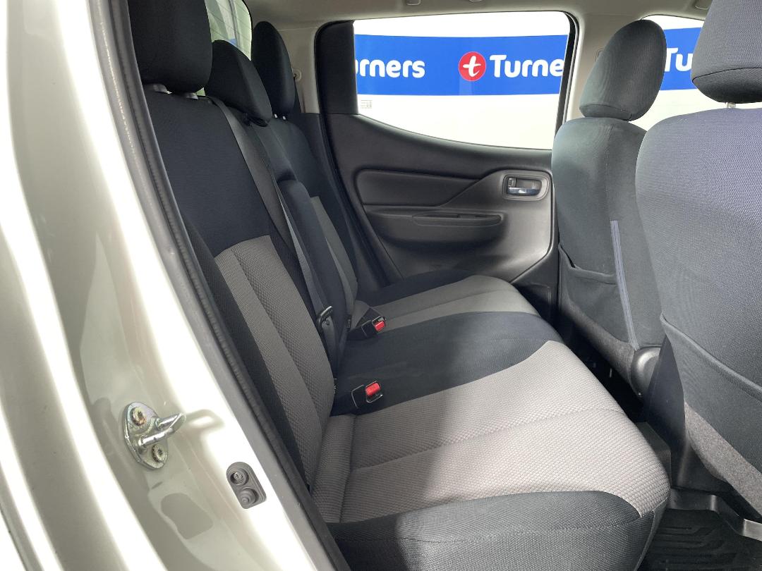 Photo '20' of Mitsubishi Triton