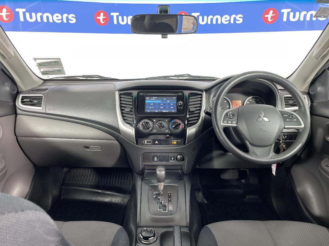 Photo '17' of Mitsubishi Triton