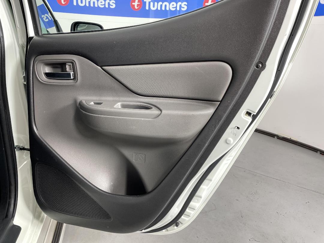 Photo '19' of Mitsubishi Triton