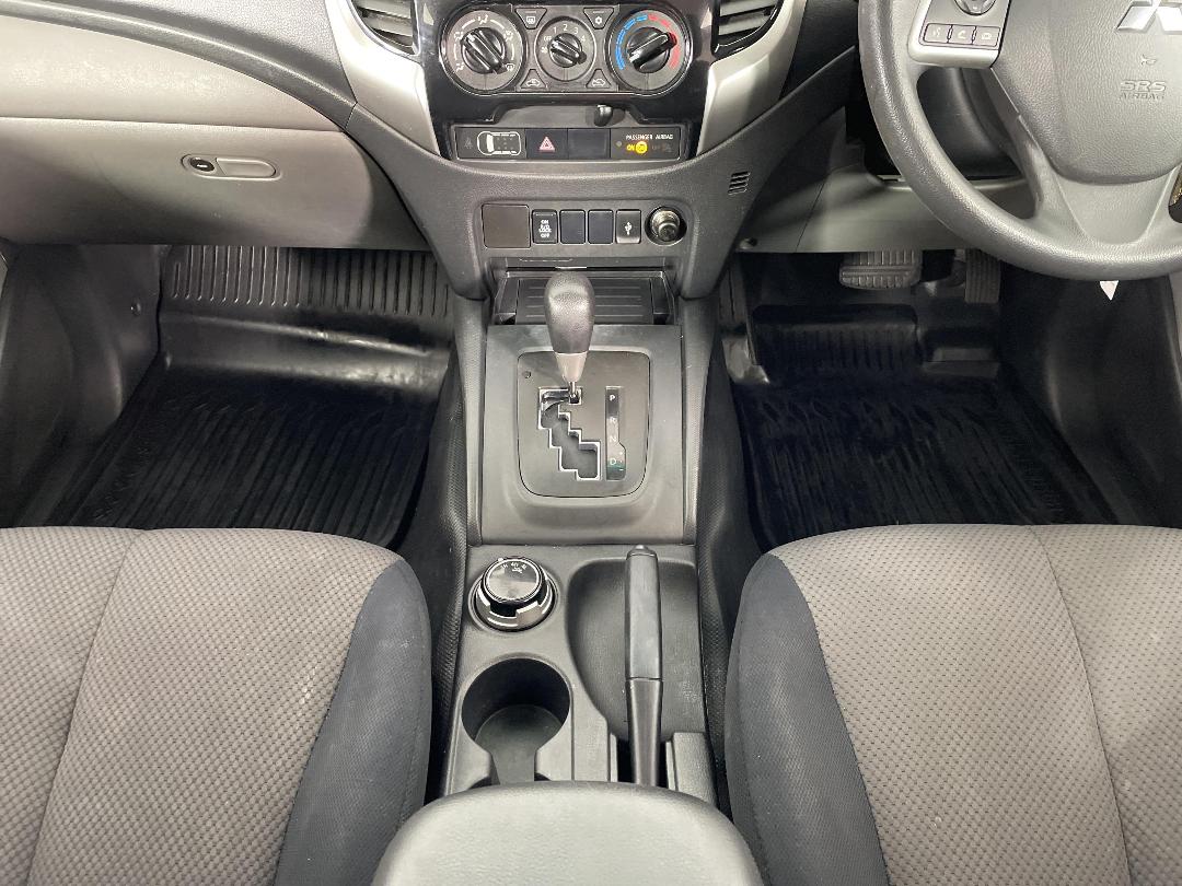 Photo '18' of Mitsubishi Triton