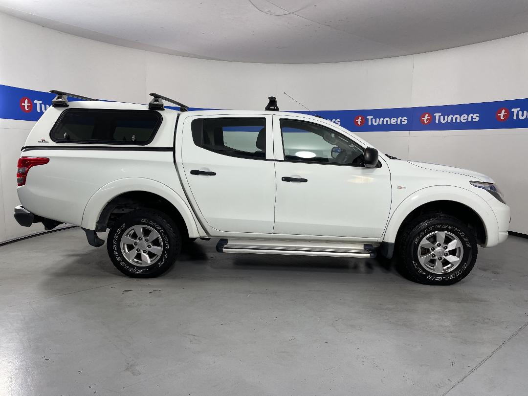 Photo '23' of Mitsubishi Triton