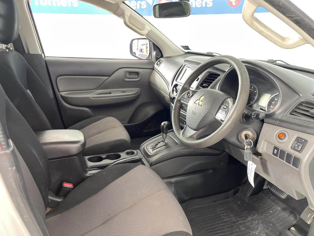 Photo '15' of Mitsubishi Triton Photo '15' of Mitsubishi Triton