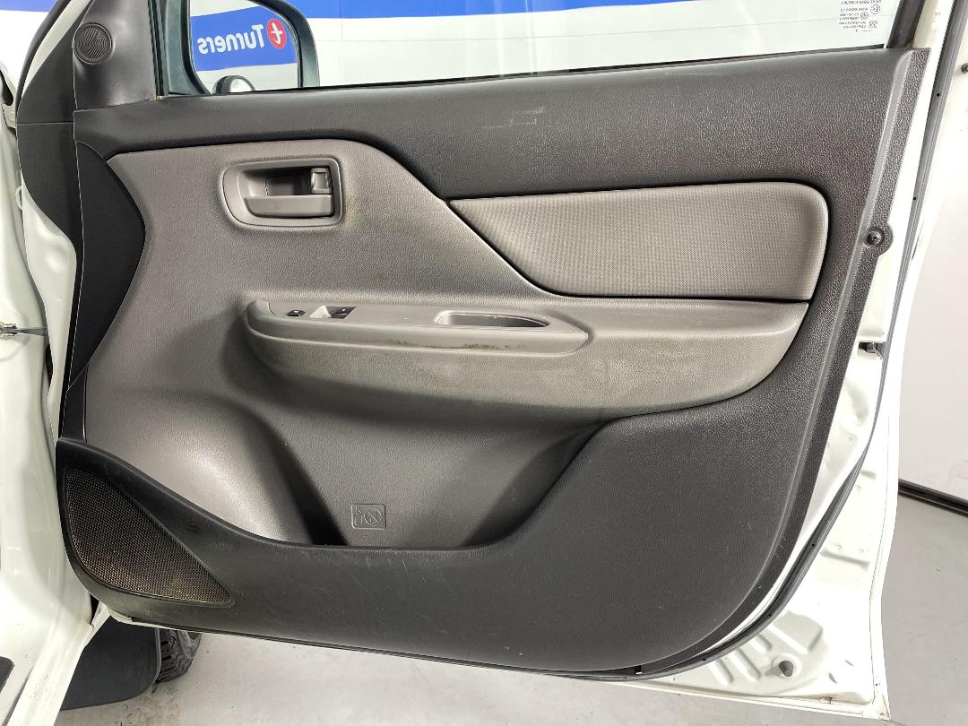 Photo '15' of Mitsubishi Triton