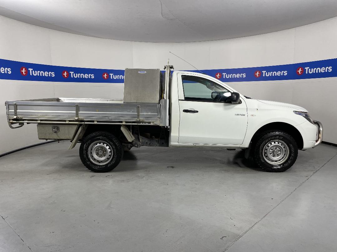 Photo '21' of Mitsubishi Triton