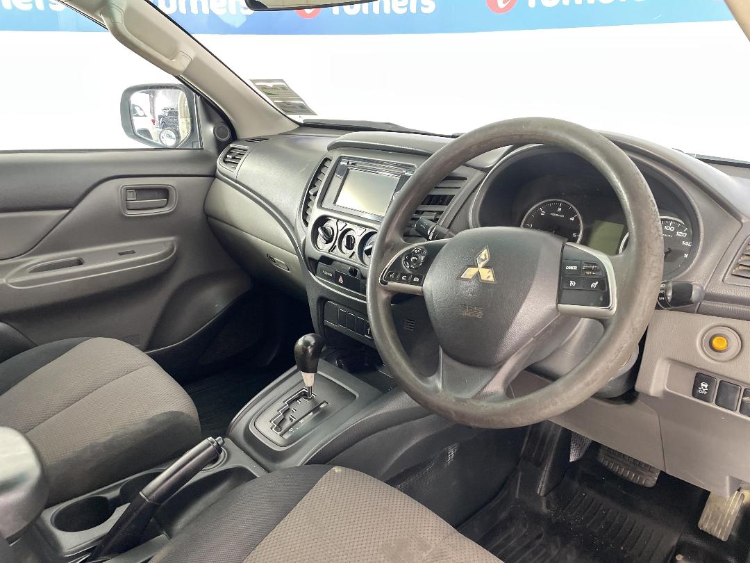 Photo '17' of Mitsubishi Triton