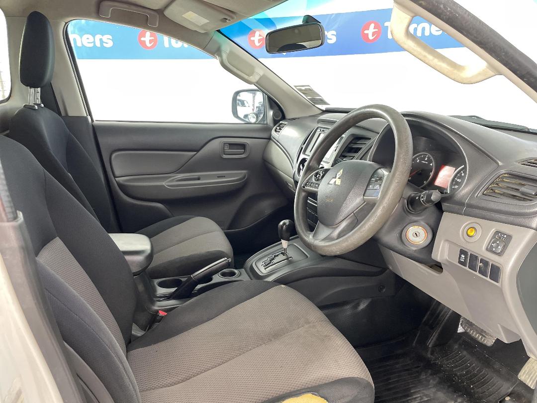 Photo '16' of Mitsubishi Triton