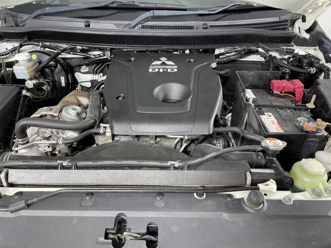 Photo '13' of Mitsubishi Triton