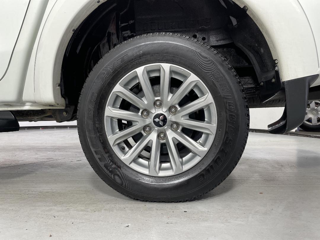 Photo '11' of Mitsubishi Triton