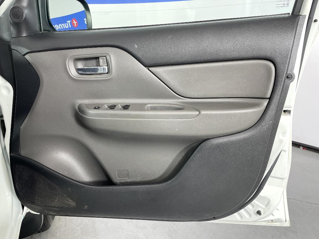 Photo '15' of Mitsubishi Triton