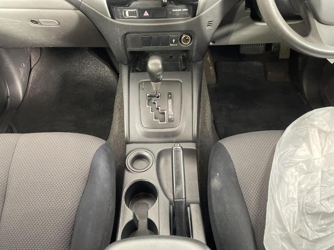 Photo '18' of Mitsubishi Triton