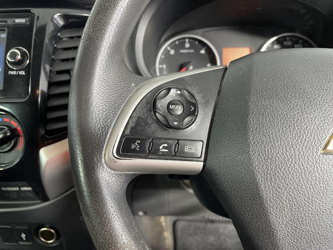 Photo '27' of Mitsubishi Triton