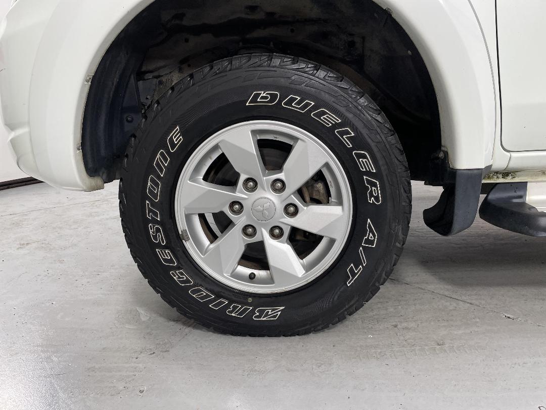 Photo '10' of Mitsubishi Triton