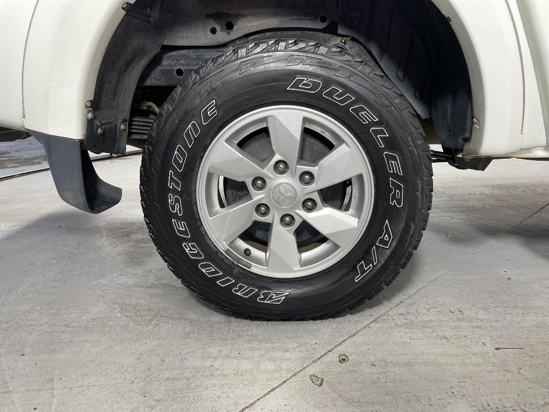 Photo '12' of Mitsubishi Triton