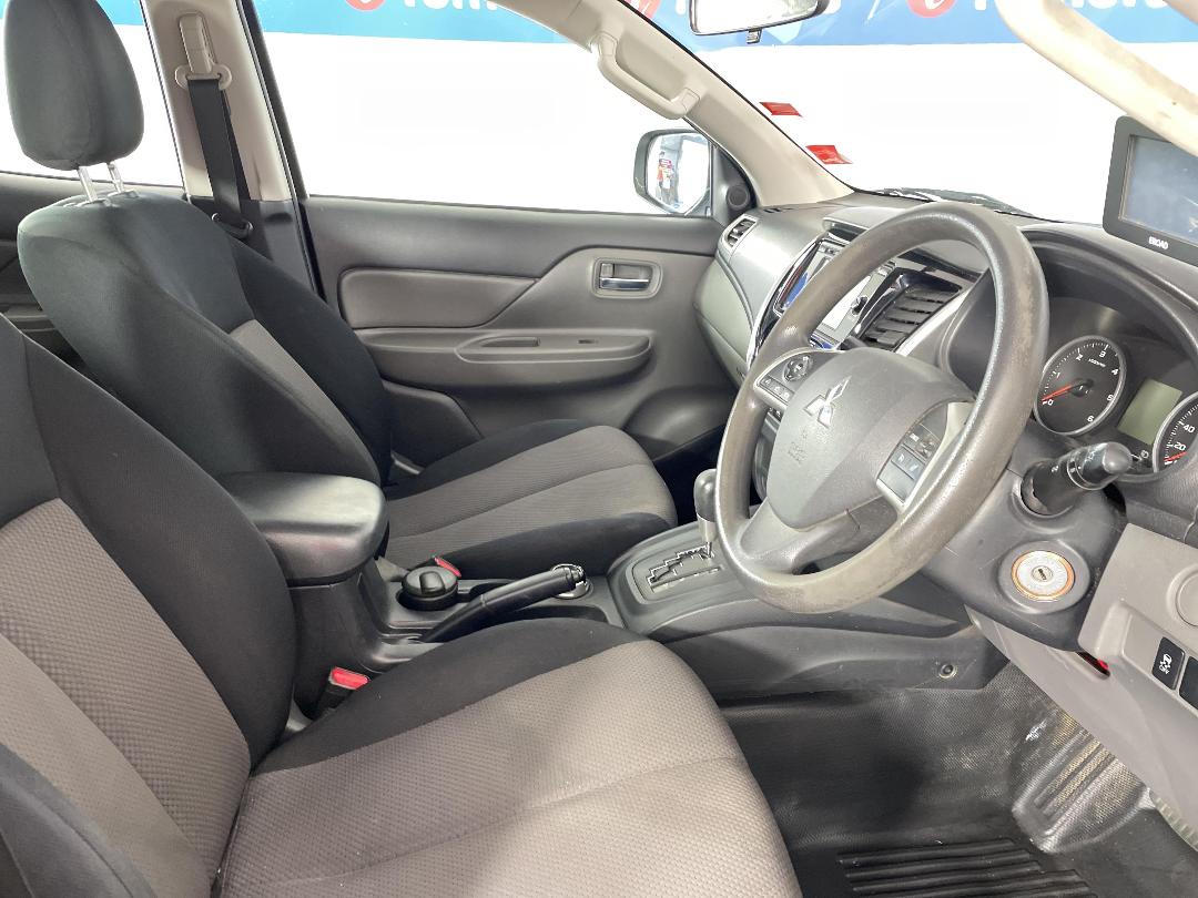 Photo '16' of Mitsubishi Triton