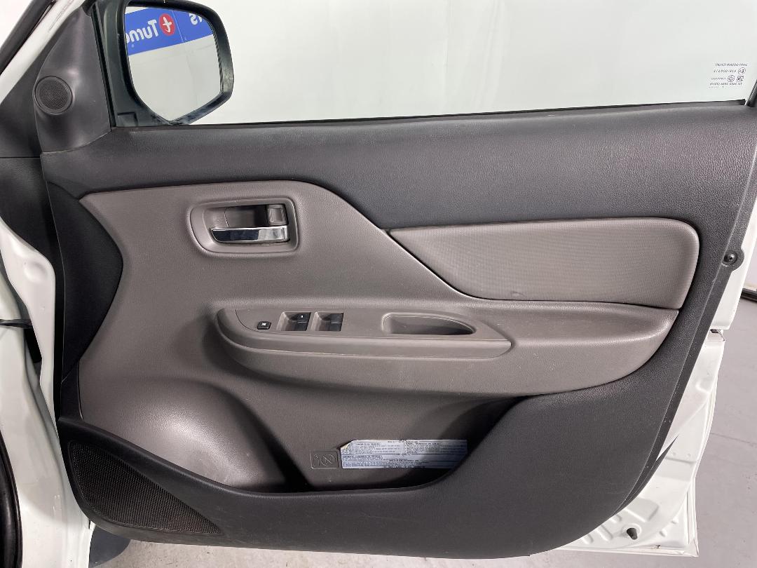 Photo '15' of Mitsubishi Triton